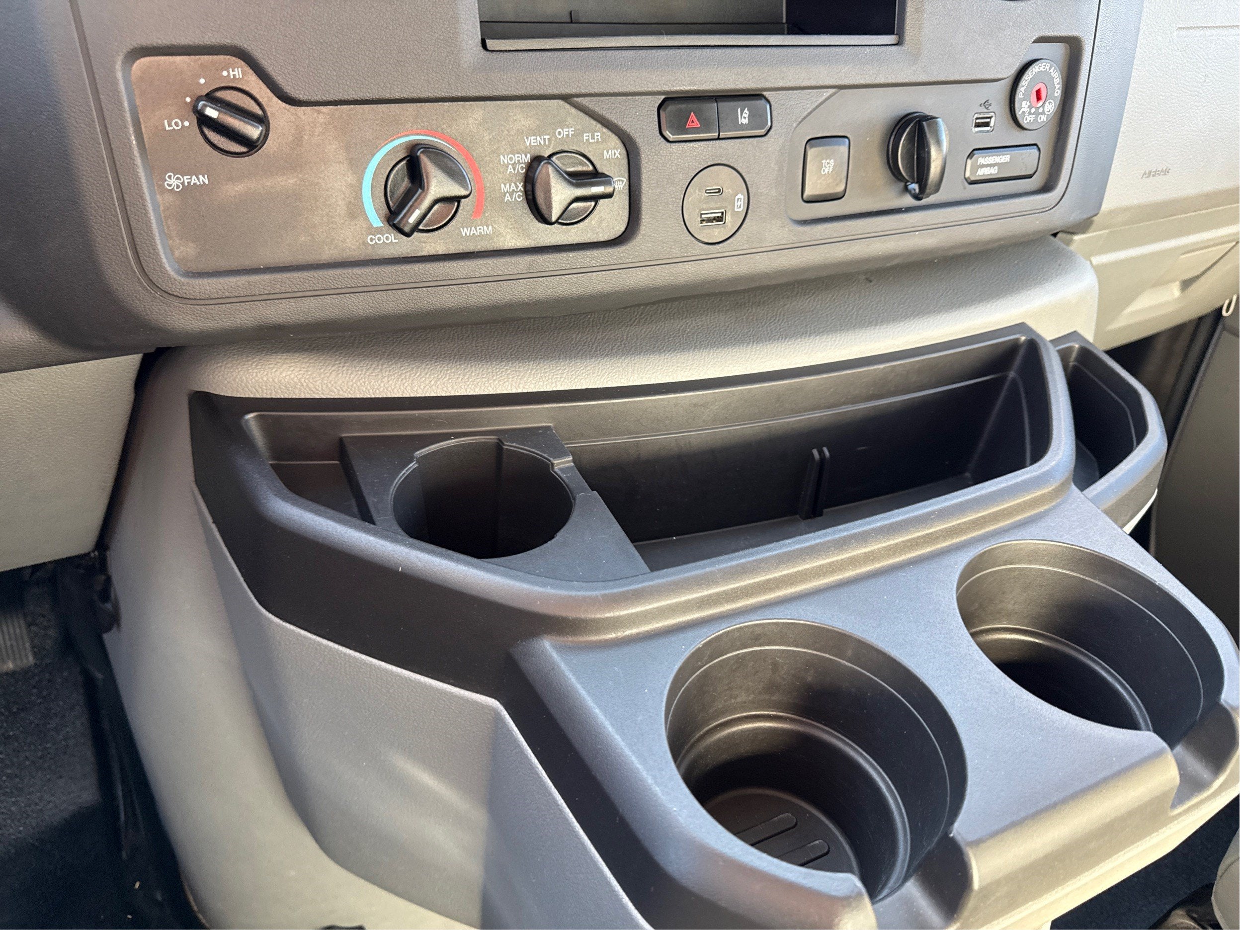 2023 Ford E-Series Cutaway E-350