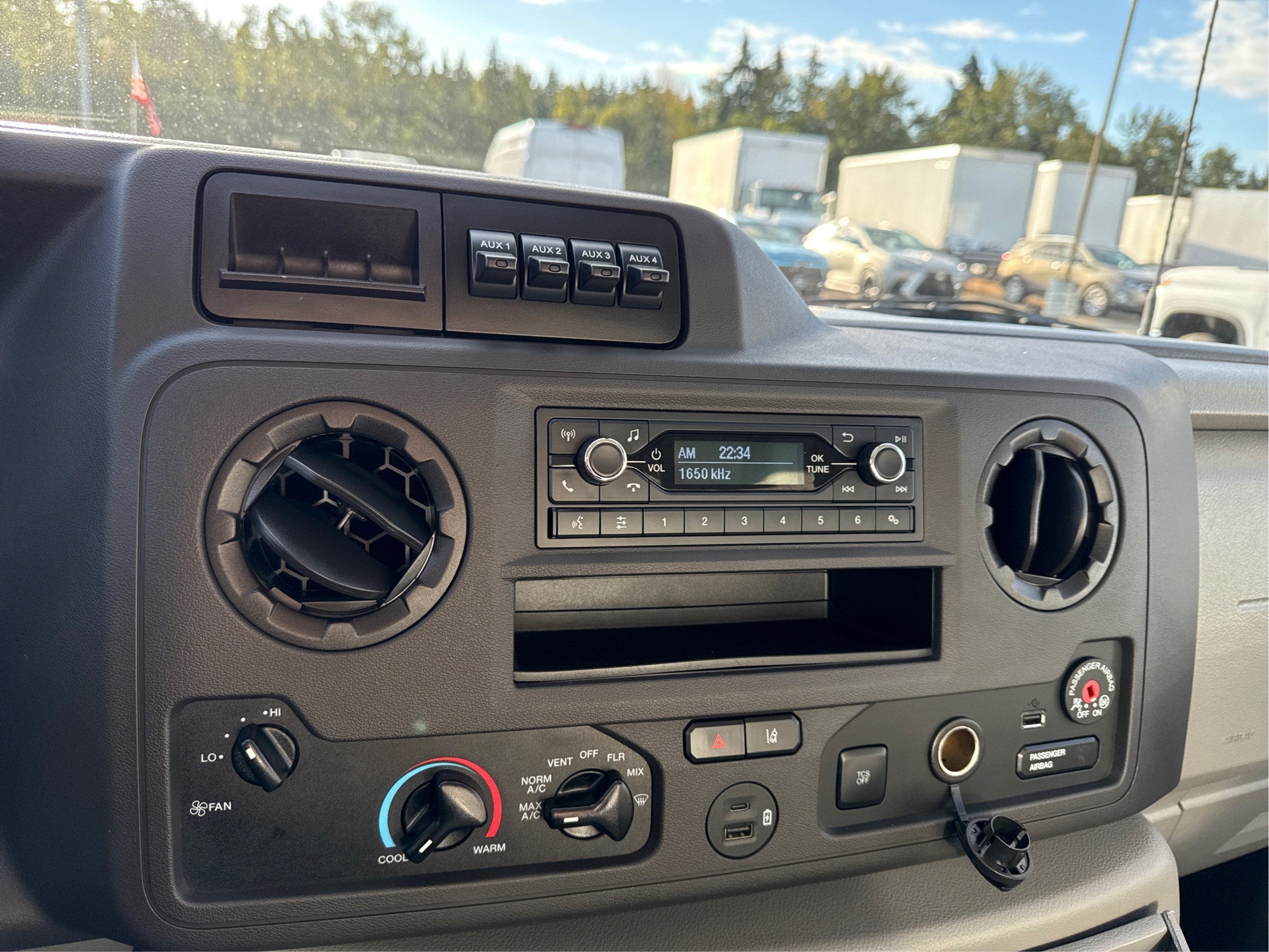 2023 Ford E-Series Cutaway E-350