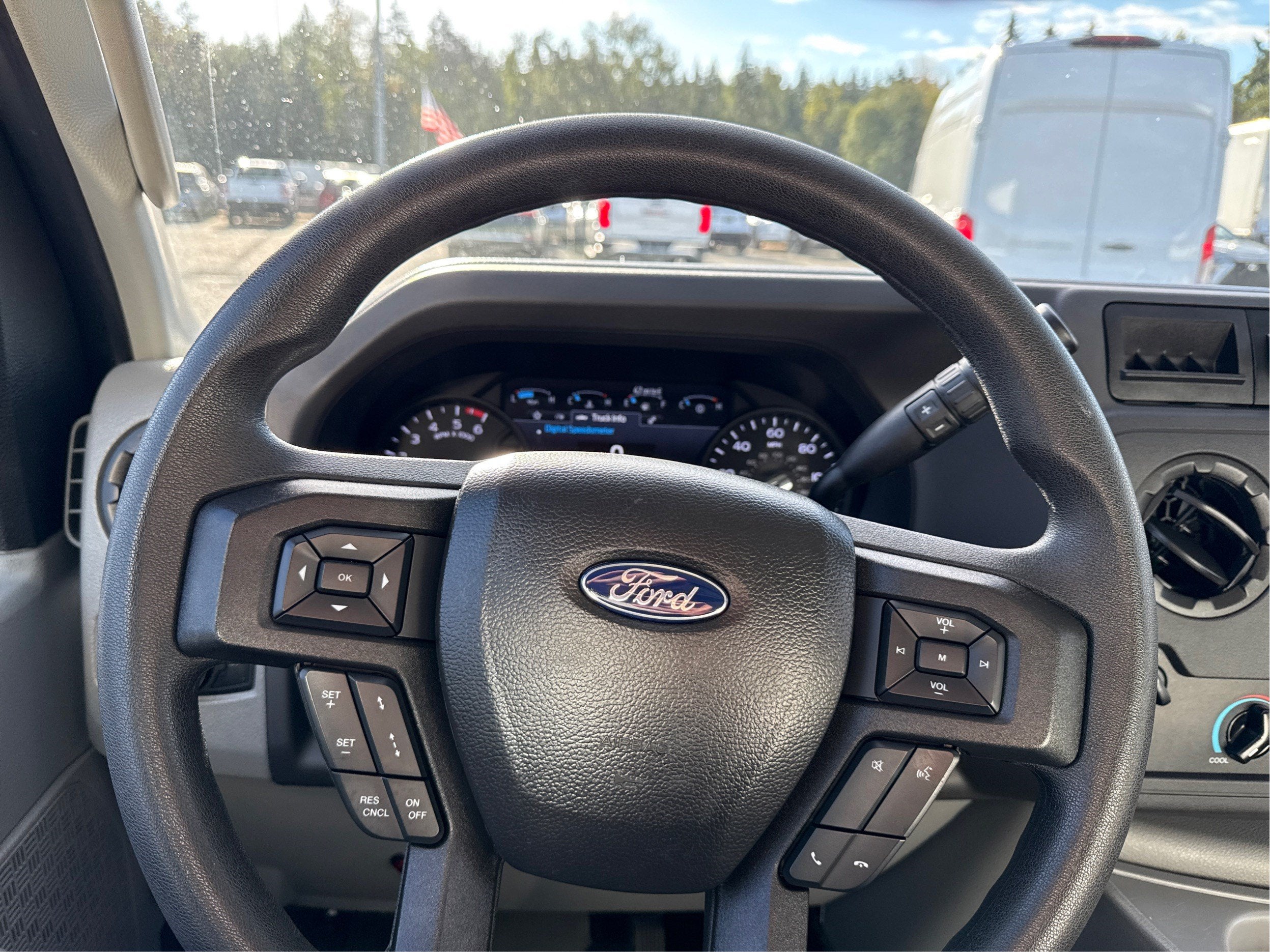 2023 Ford E-Series Cutaway E-350
