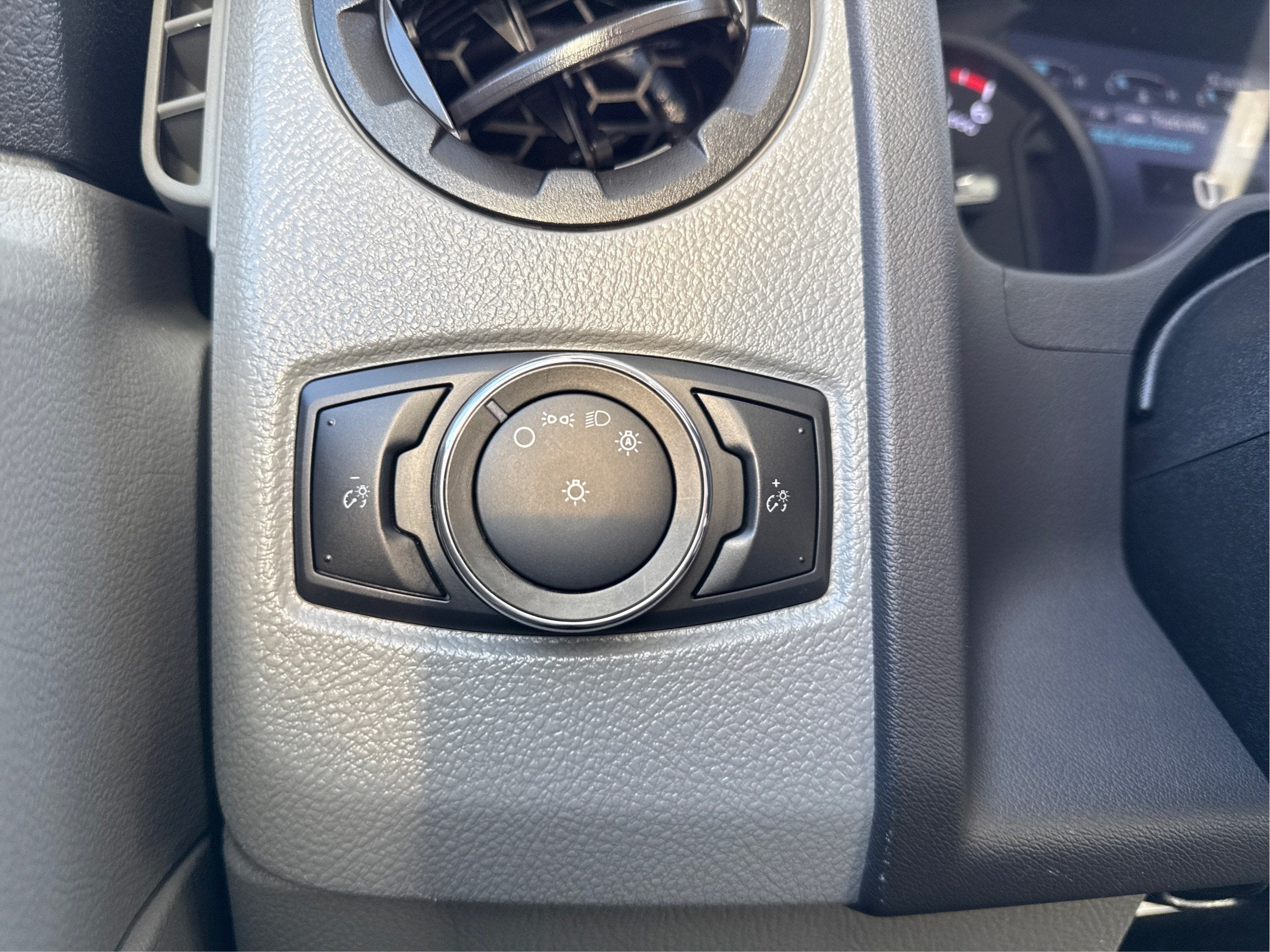 2023 Ford E-Series Cutaway E-350