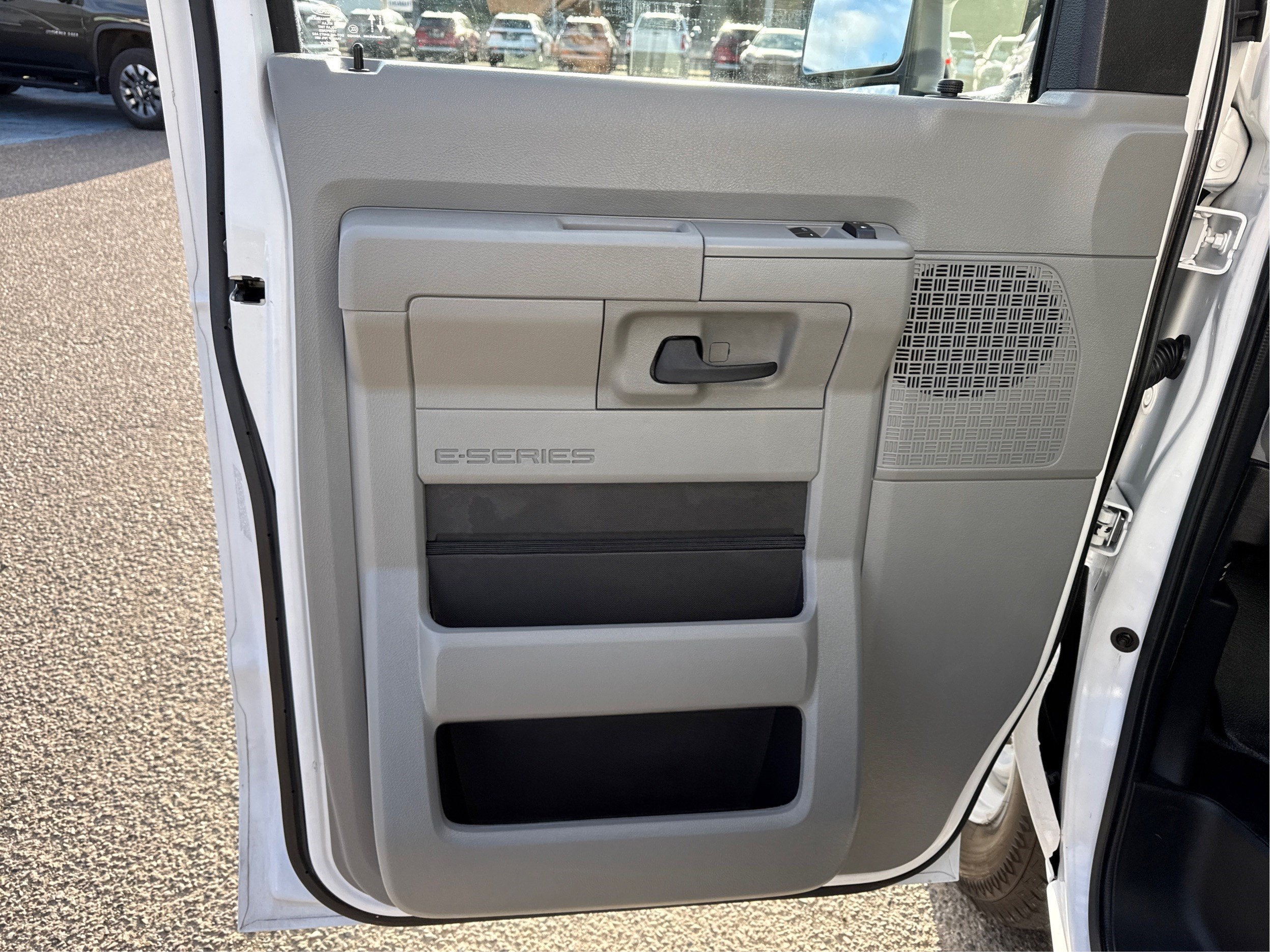 2023 Ford E-Series Cutaway E-350