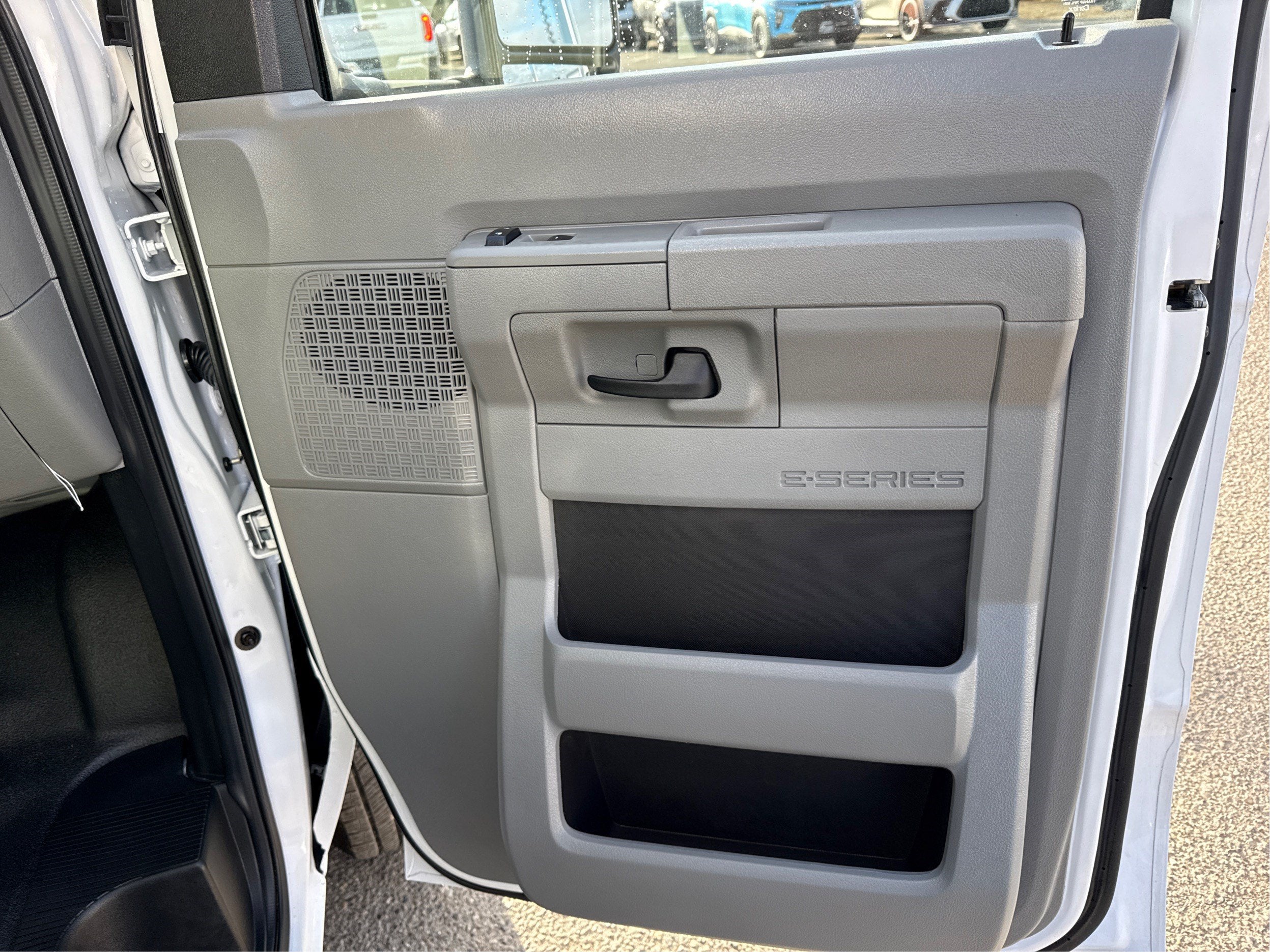2023 Ford E-Series Cutaway E-350