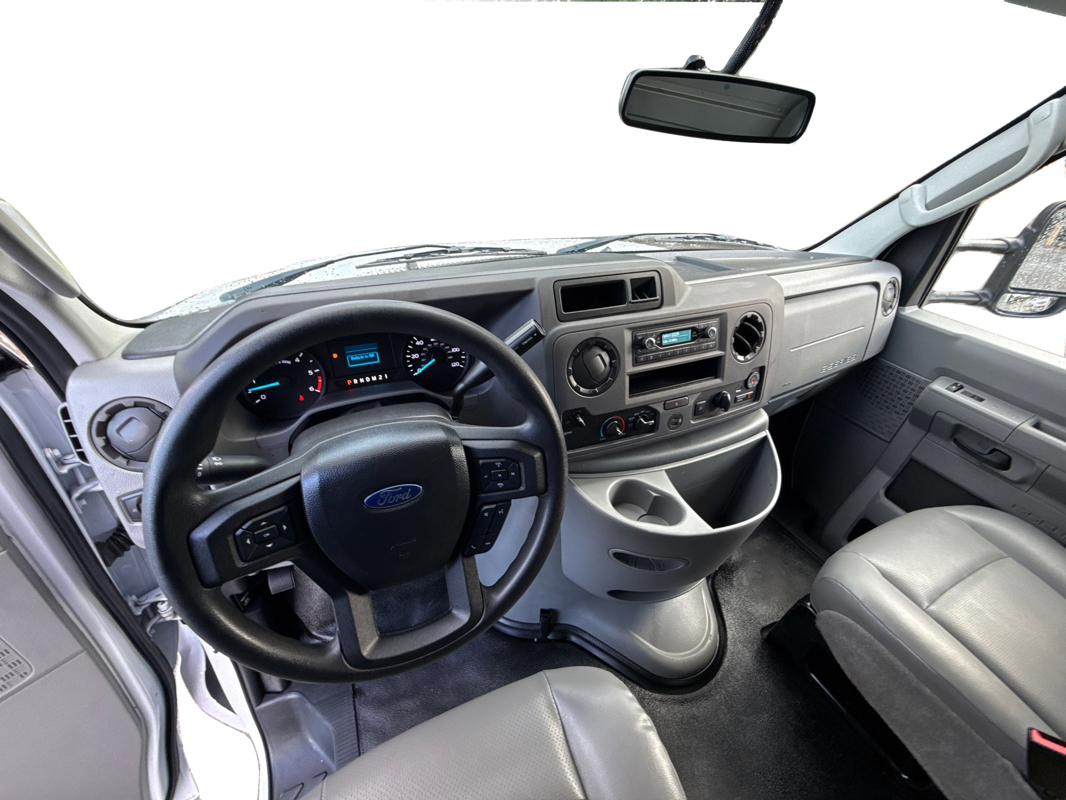 2022 Ford E-Series Cutaway E-350