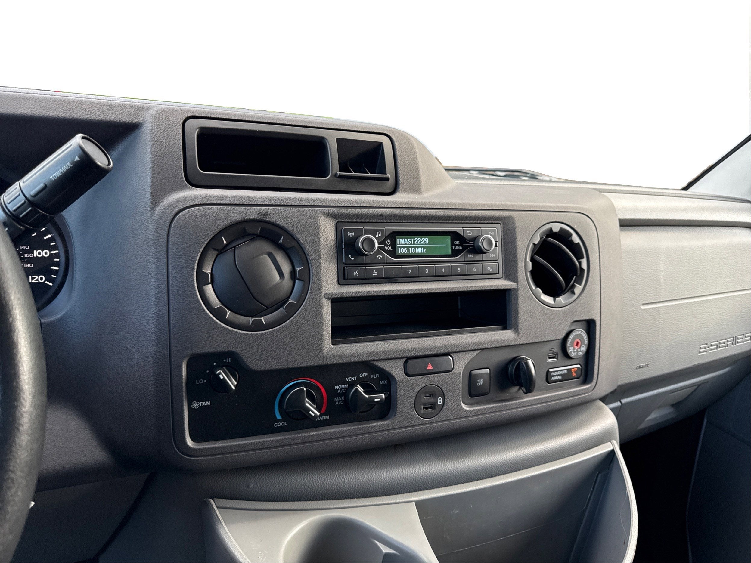 2022 Ford E-Series Cutaway E-350