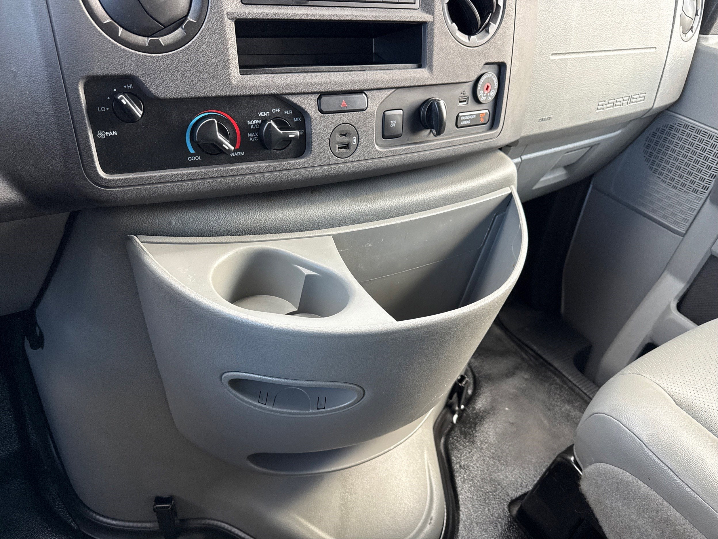 2022 Ford E-Series Cutaway E-350