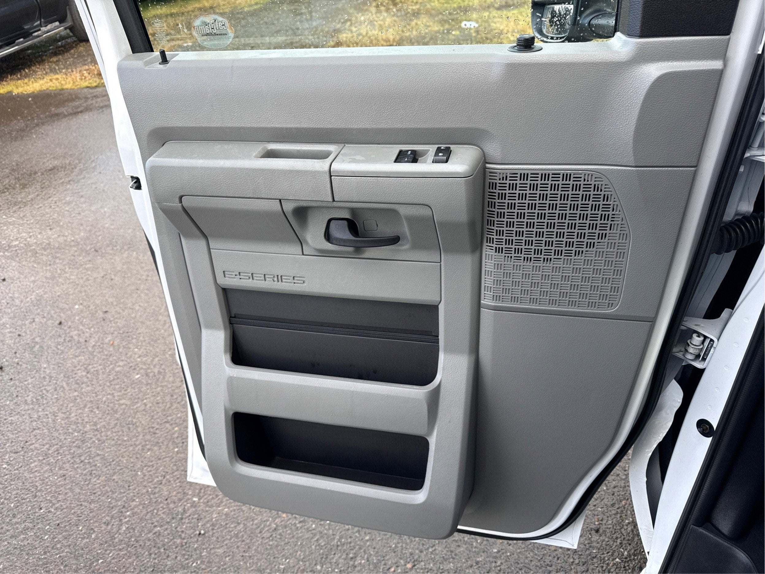 2022 Ford E-Series Cutaway E-350