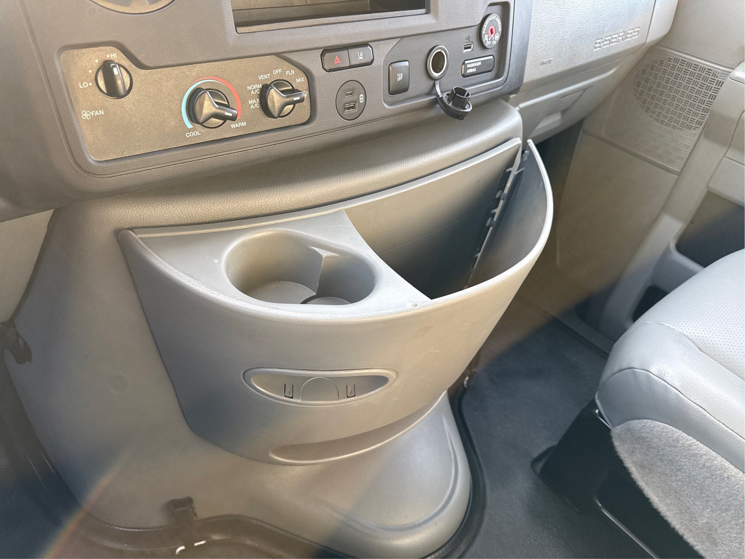 2023 Ford E-Series Cutaway E-350