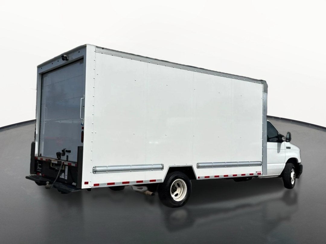 2022 Ford E-Series Cutaway E-350