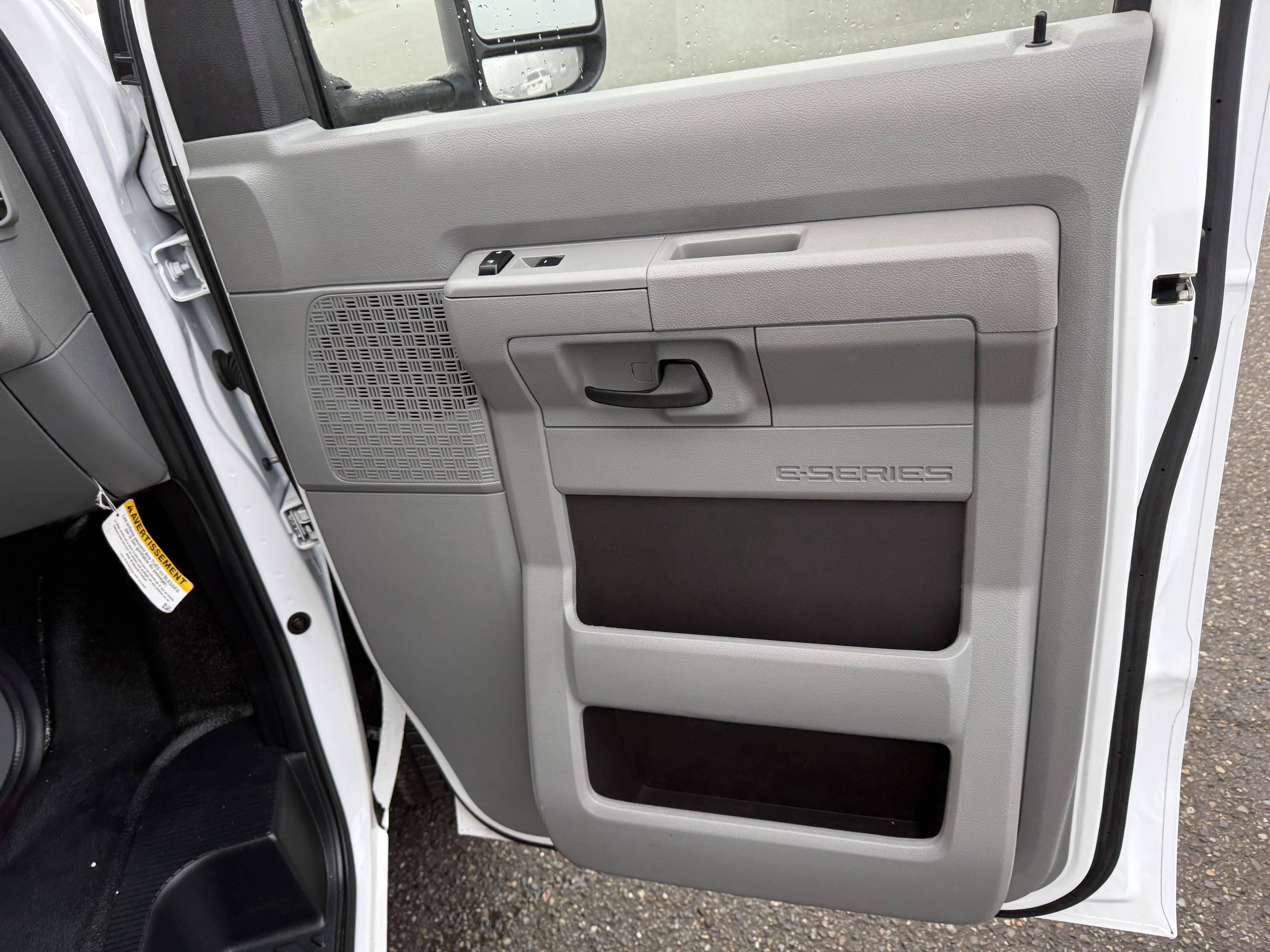 2024 Ford E-Series Cutaway E-350