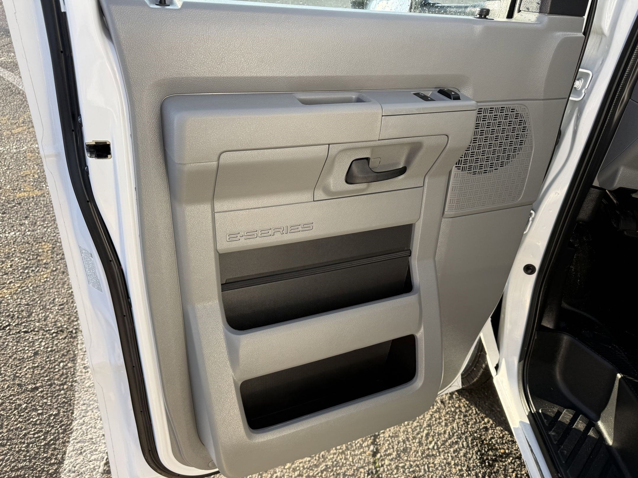 2024 Ford E-Series Cutaway E-350