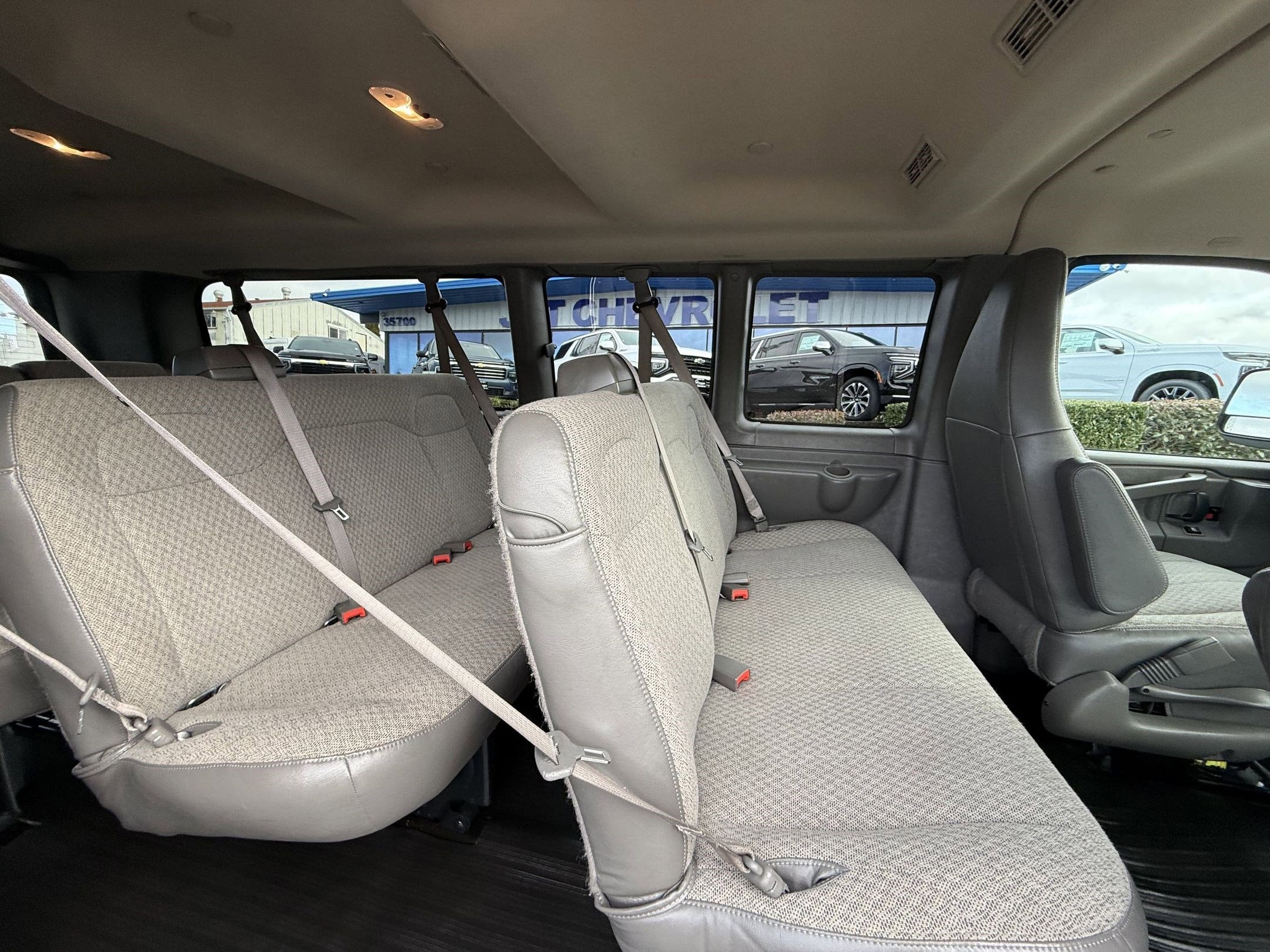 2023 Chevrolet Express Passenger 3500 1LS