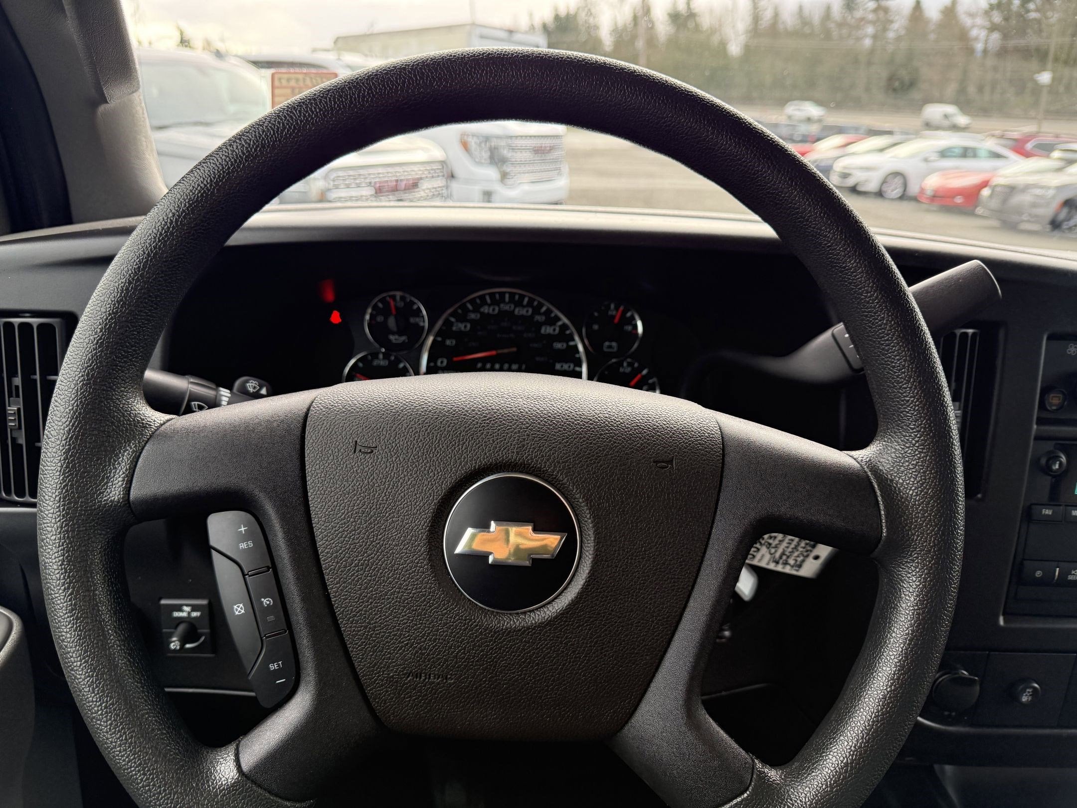 2023 Chevrolet Express Passenger 3500 1LS