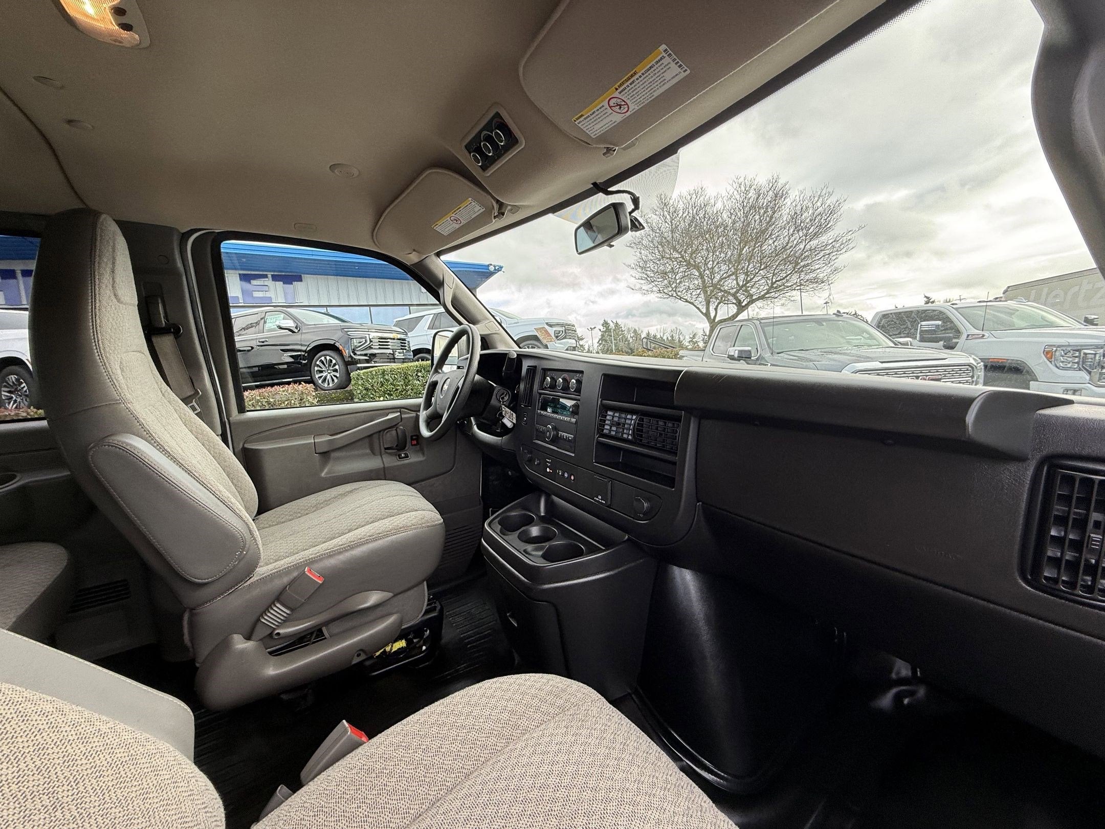 2023 Chevrolet Express Passenger 3500 1LS