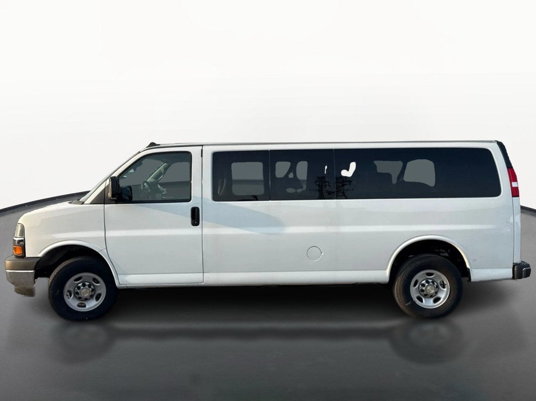 2024 Chevrolet Express Passenger 3500 1LT