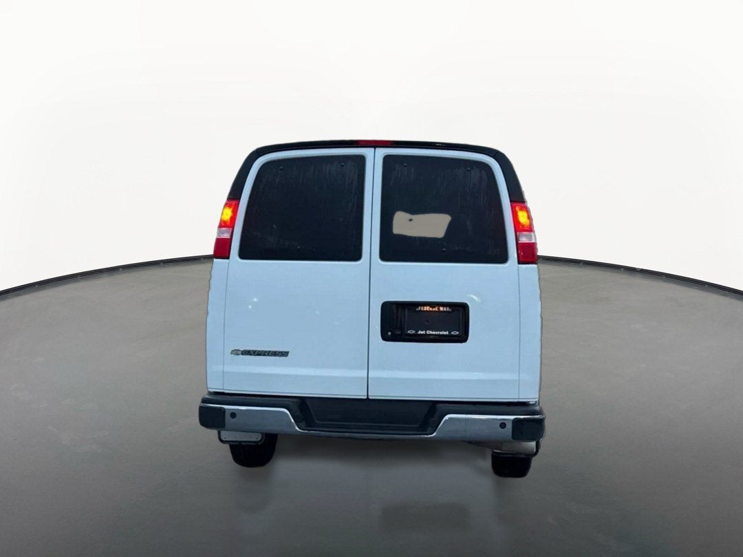 2024 Chevrolet Express Passenger 3500 1LT