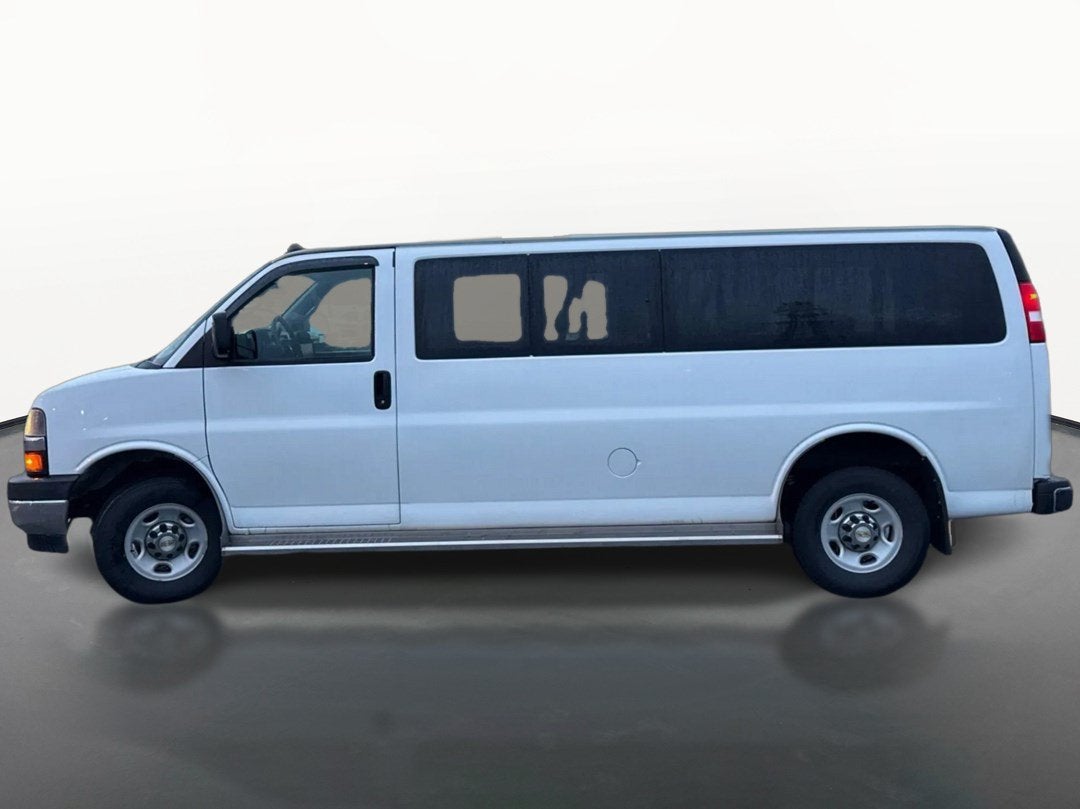 2024 Chevrolet Express Passenger 3500 1LT