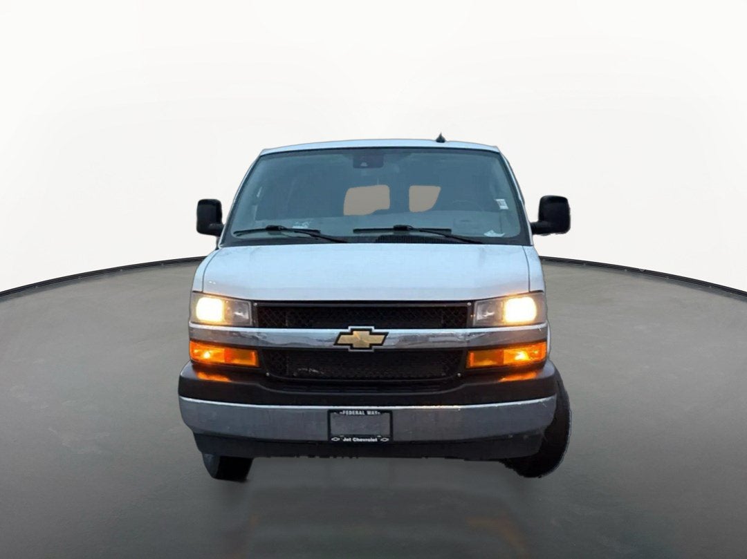 2024 Chevrolet Express Passenger 3500 1LT