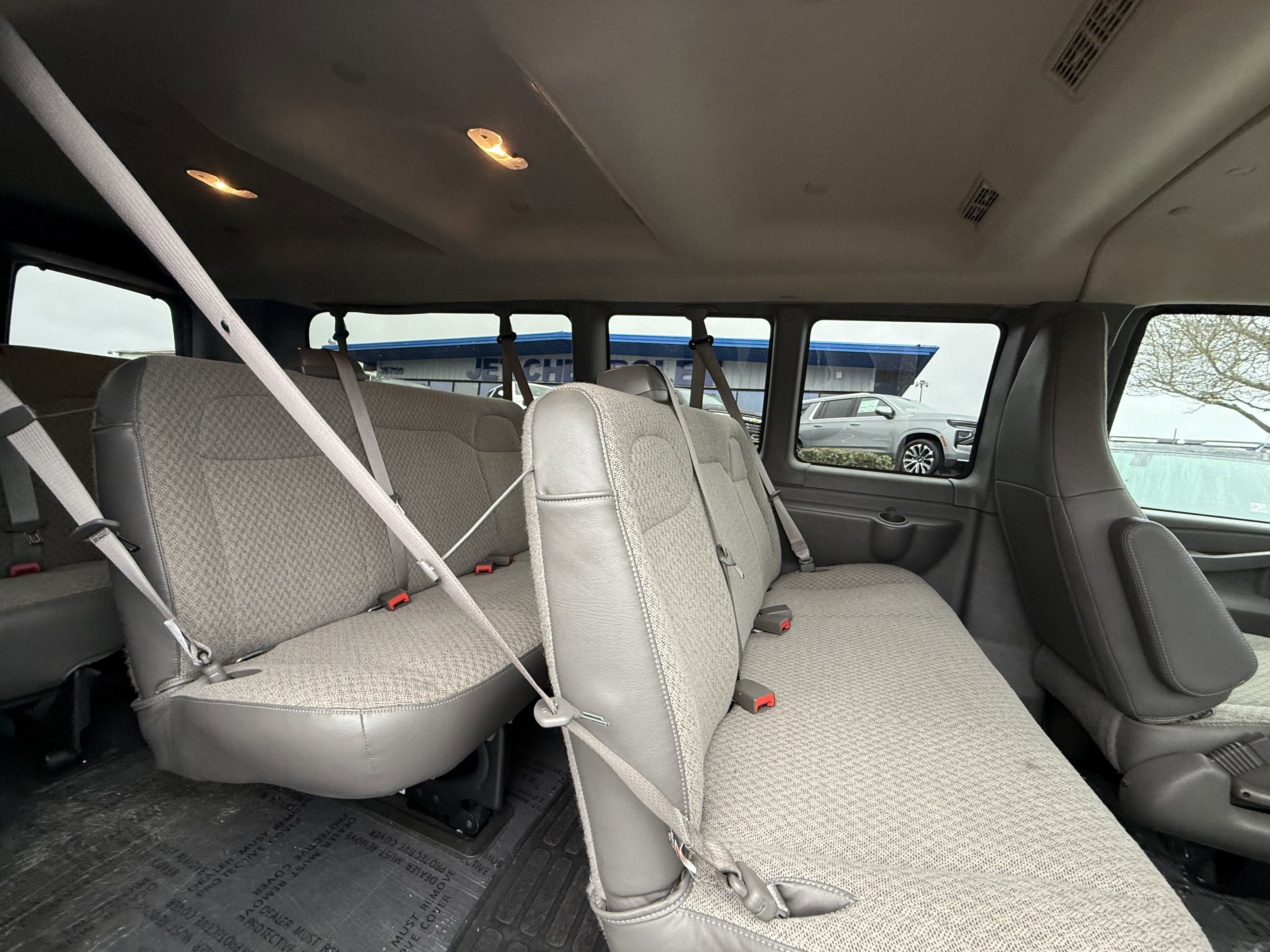 2024 Chevrolet Express Passenger 3500 1LT