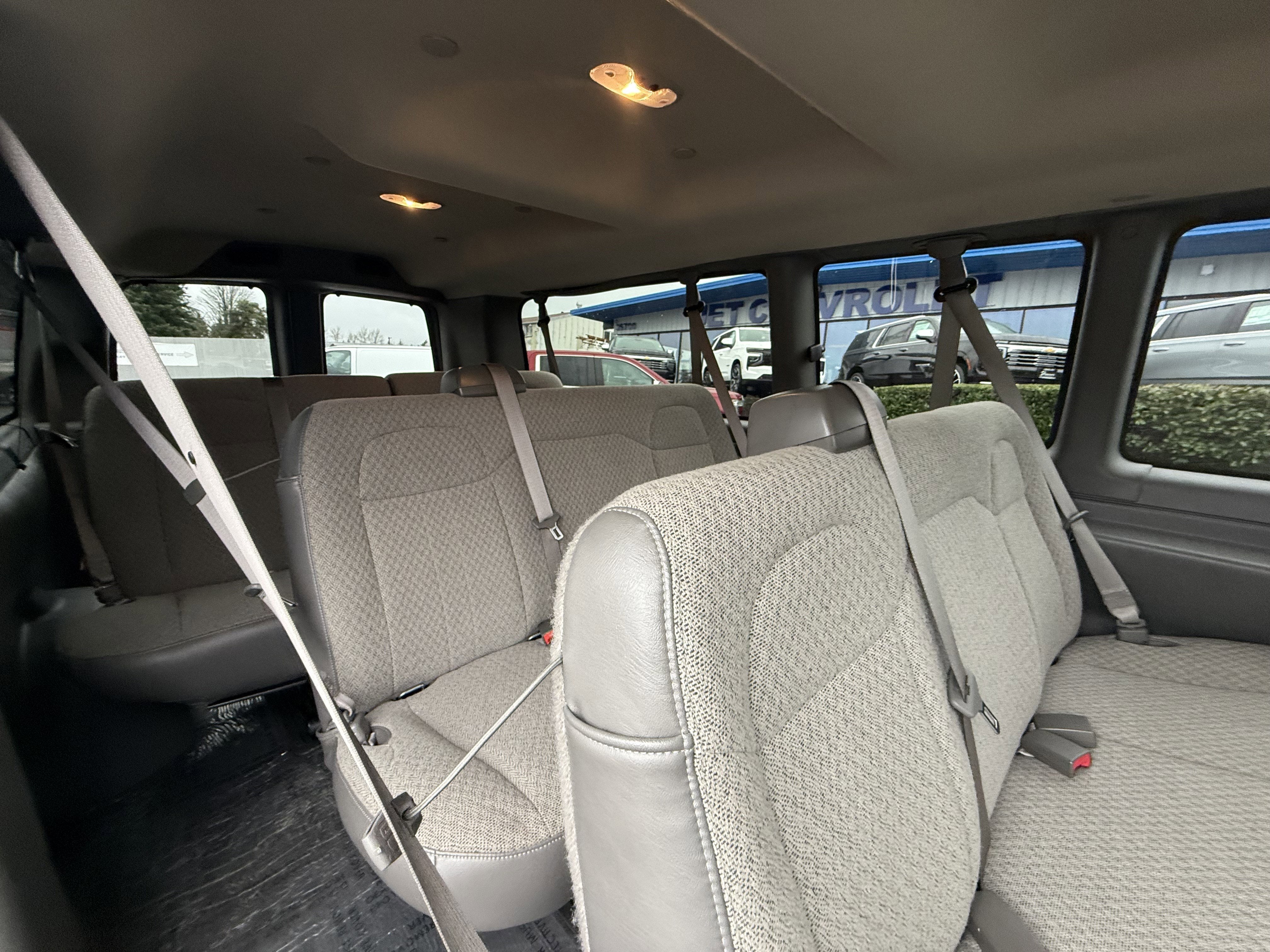 2024 Chevrolet Express Passenger 3500 1LT