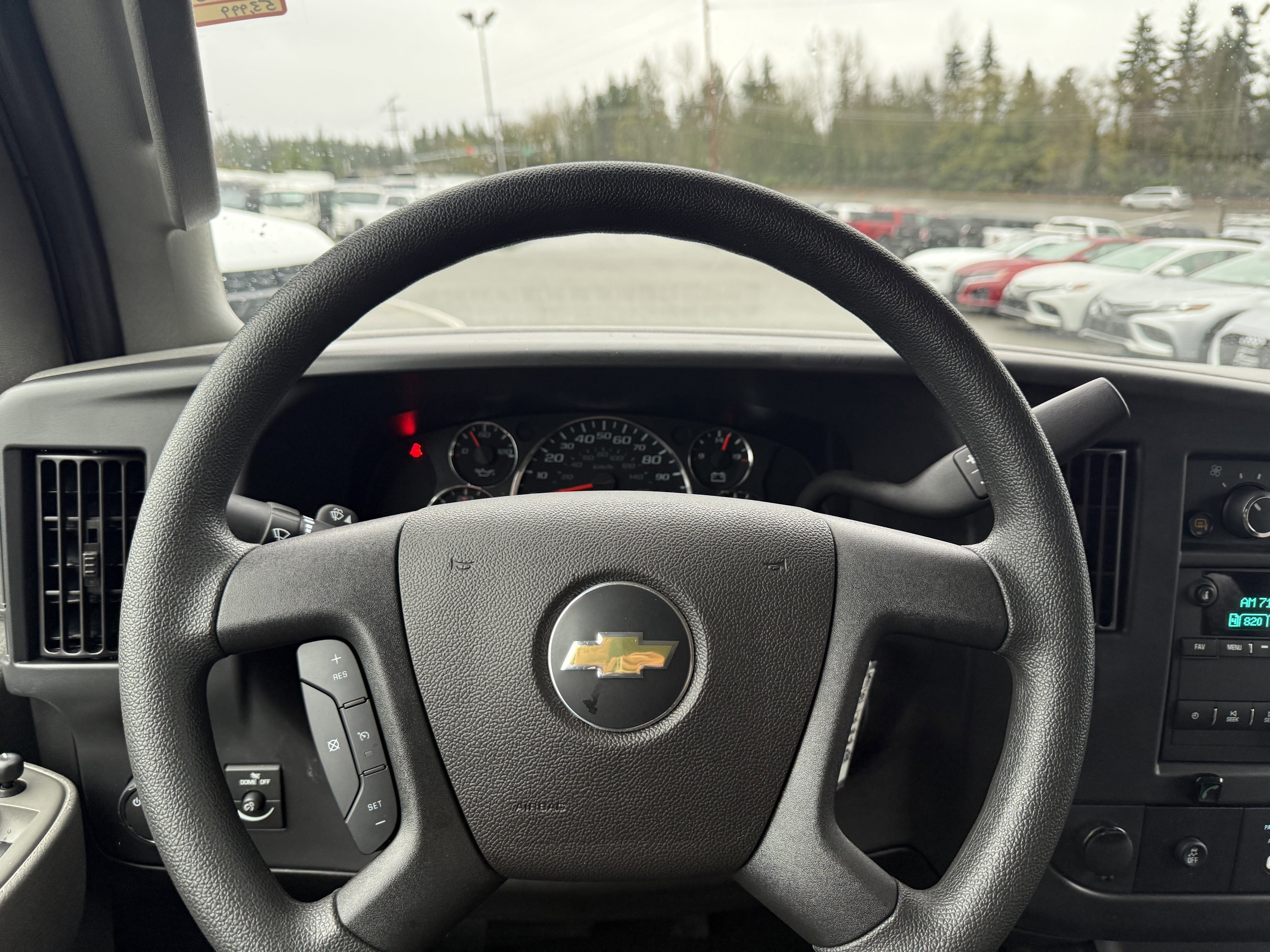 2024 Chevrolet Express Passenger 3500 1LT