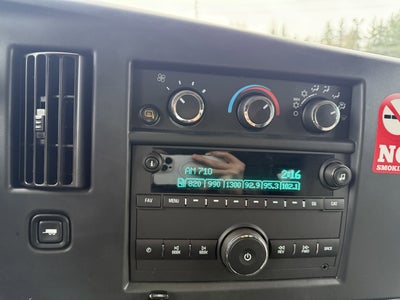 2024 Chevrolet Express Passenger 3500 1LT