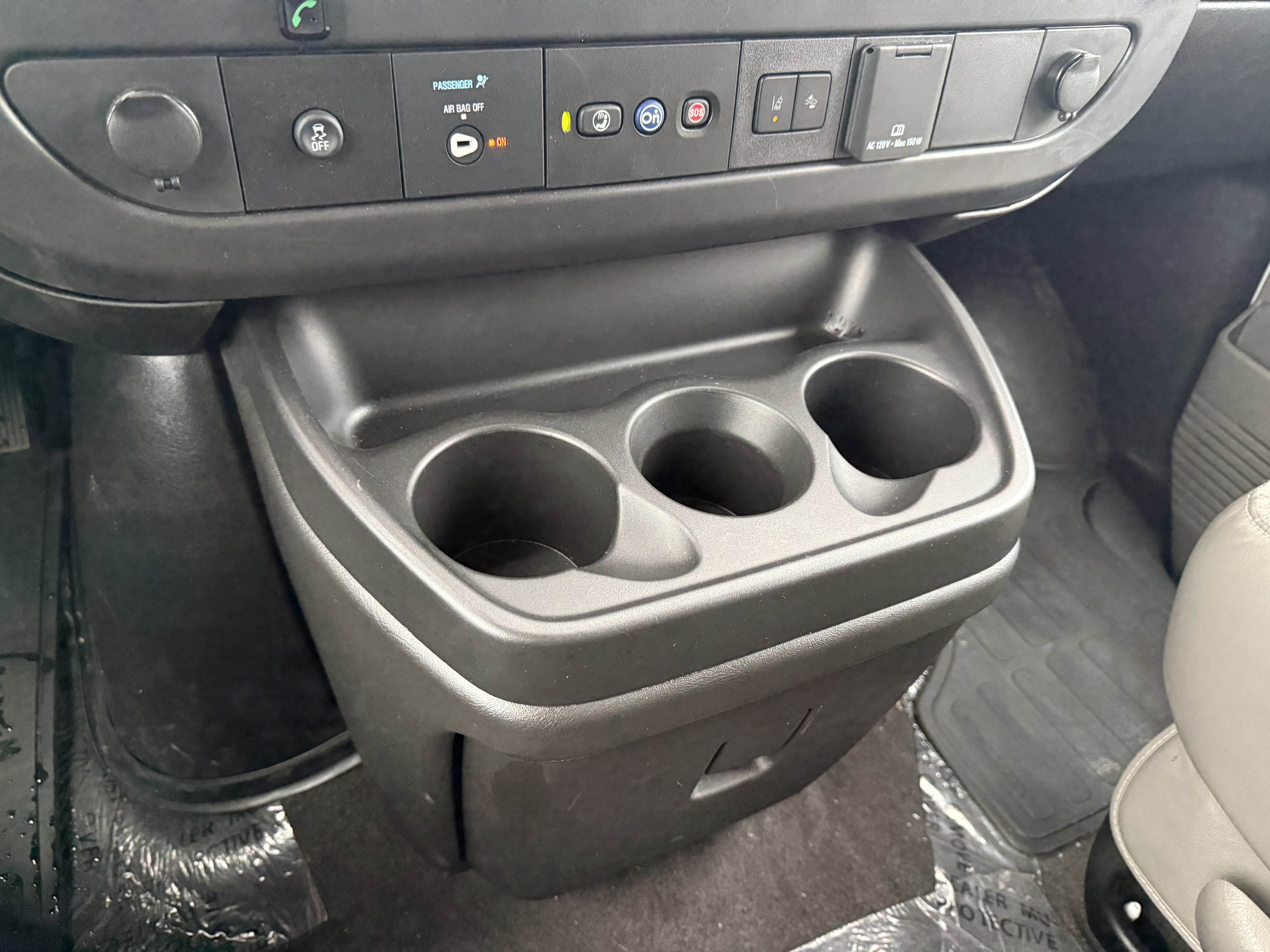 2024 Chevrolet Express Passenger 3500 1LT