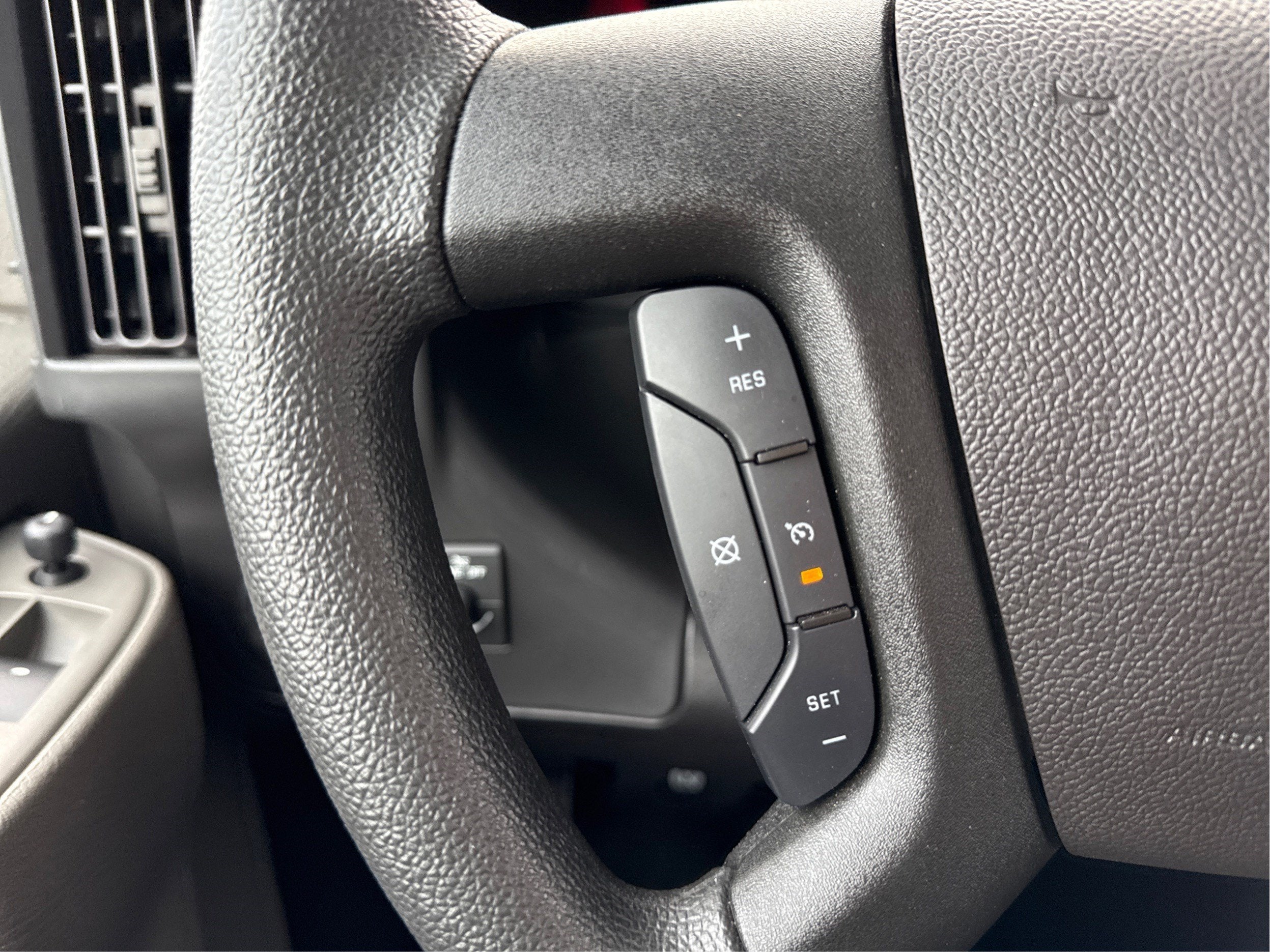 2024 Chevrolet Express Passenger 3500 1LT