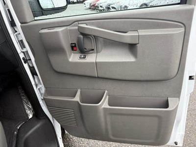2024 Chevrolet Express Passenger 3500 1LT