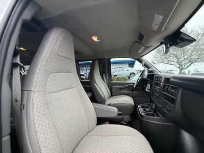 2024 Chevrolet Express Passenger 3500 1LT
