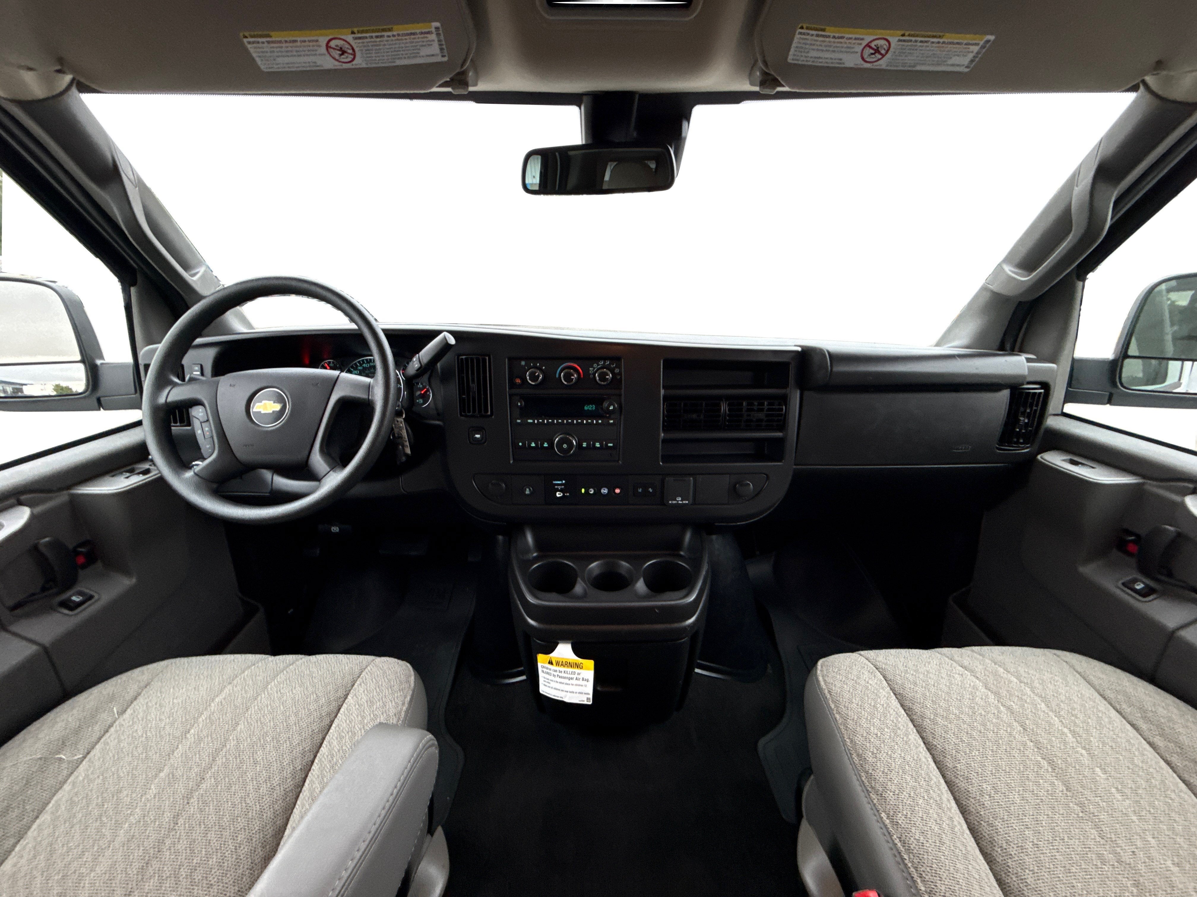 2025 Chevrolet Express Passenger 1LT