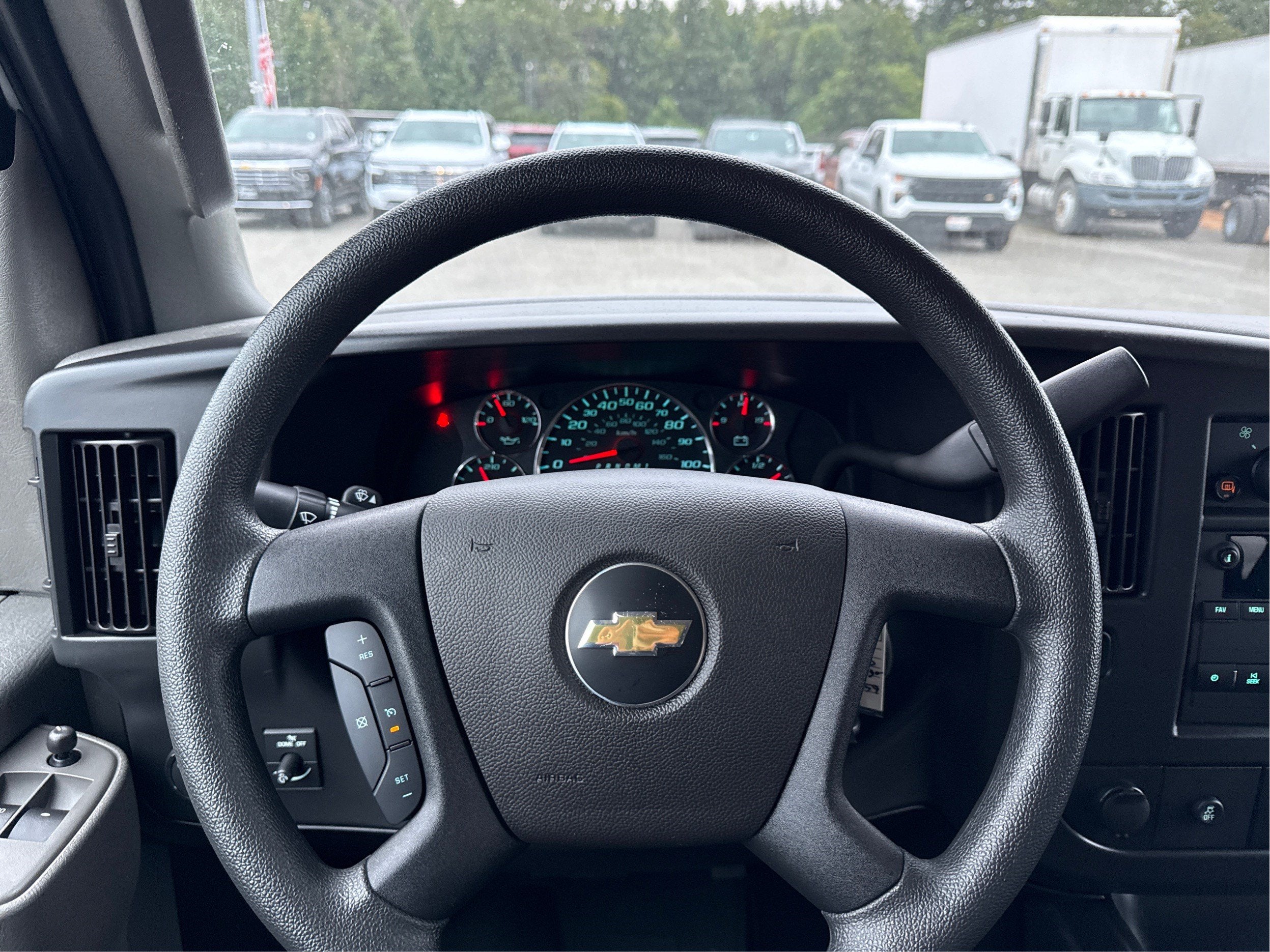 2025 Chevrolet Express Passenger 1LT