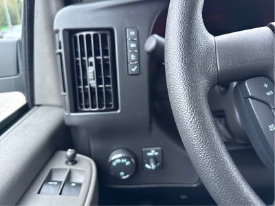 2025 Chevrolet Express Passenger 1LT