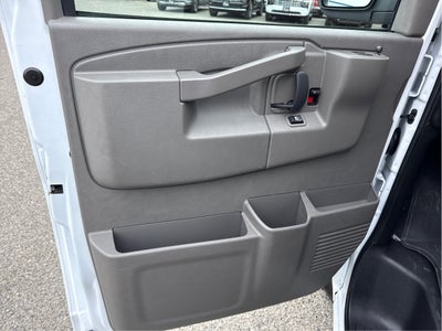 2025 Chevrolet Express Passenger 1LT