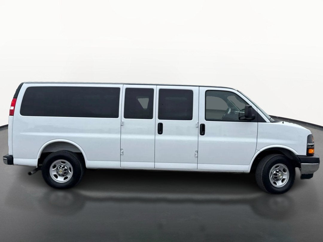 2025 Chevrolet Express Passenger 1LT