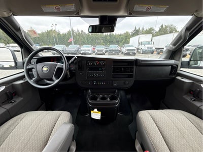 2025 Chevrolet Express Passenger 1LT
