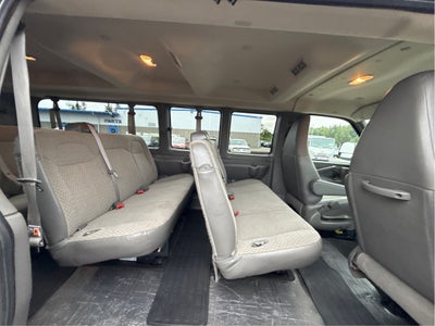 2025 Chevrolet Express Passenger 1LT