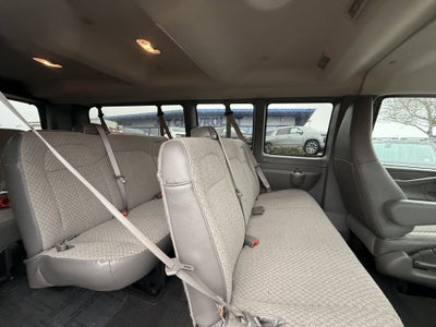 2024 Chevrolet Express Passenger 3500 1LT