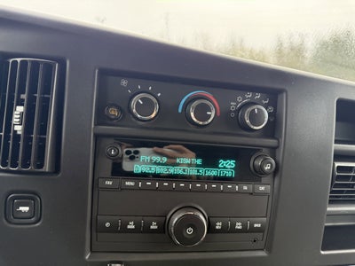 2024 Chevrolet Express Passenger 3500 1LT