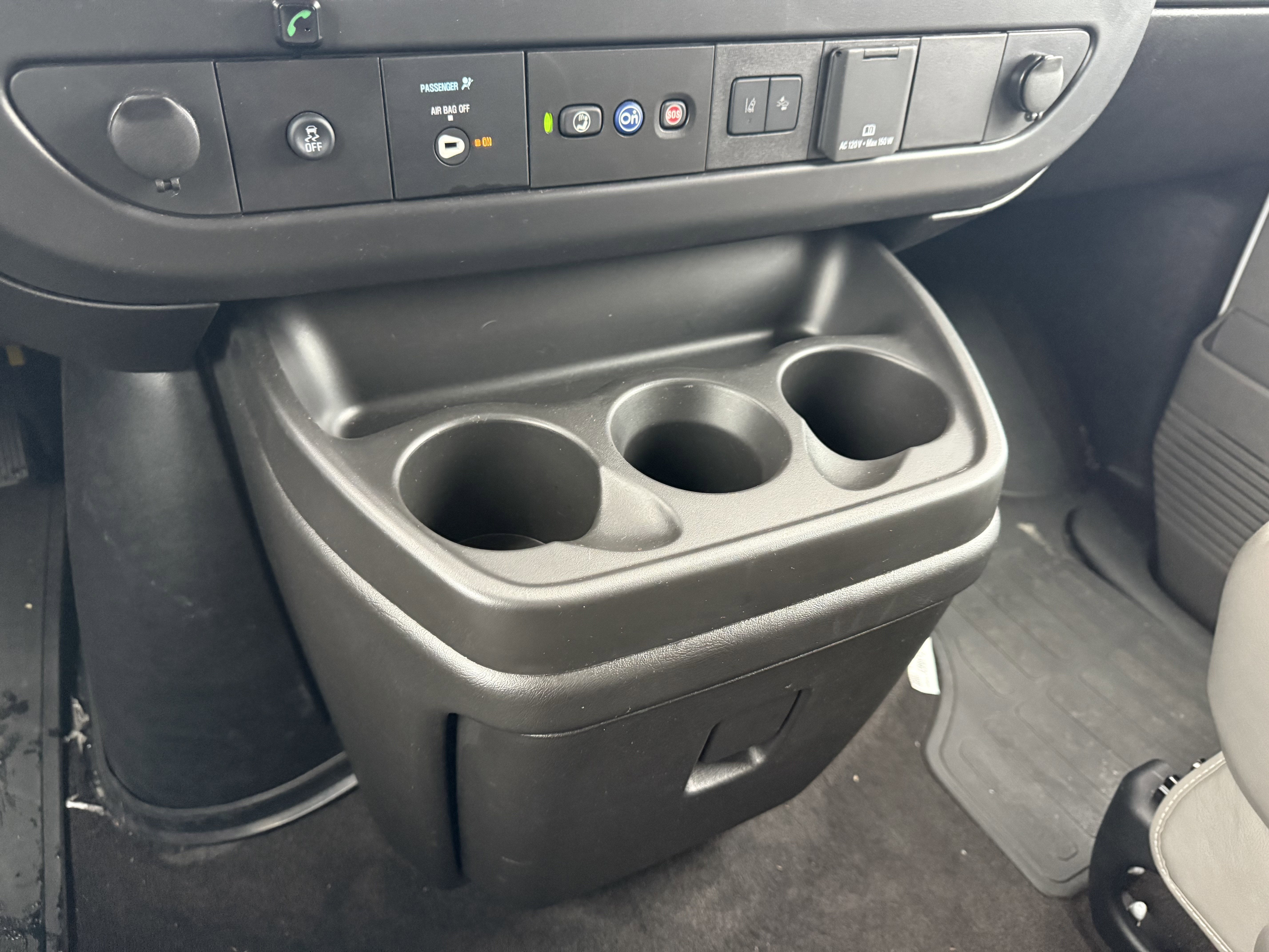 2024 Chevrolet Express Passenger 3500 1LT