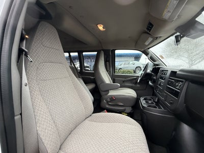 2024 Chevrolet Express Passenger 3500 1LT