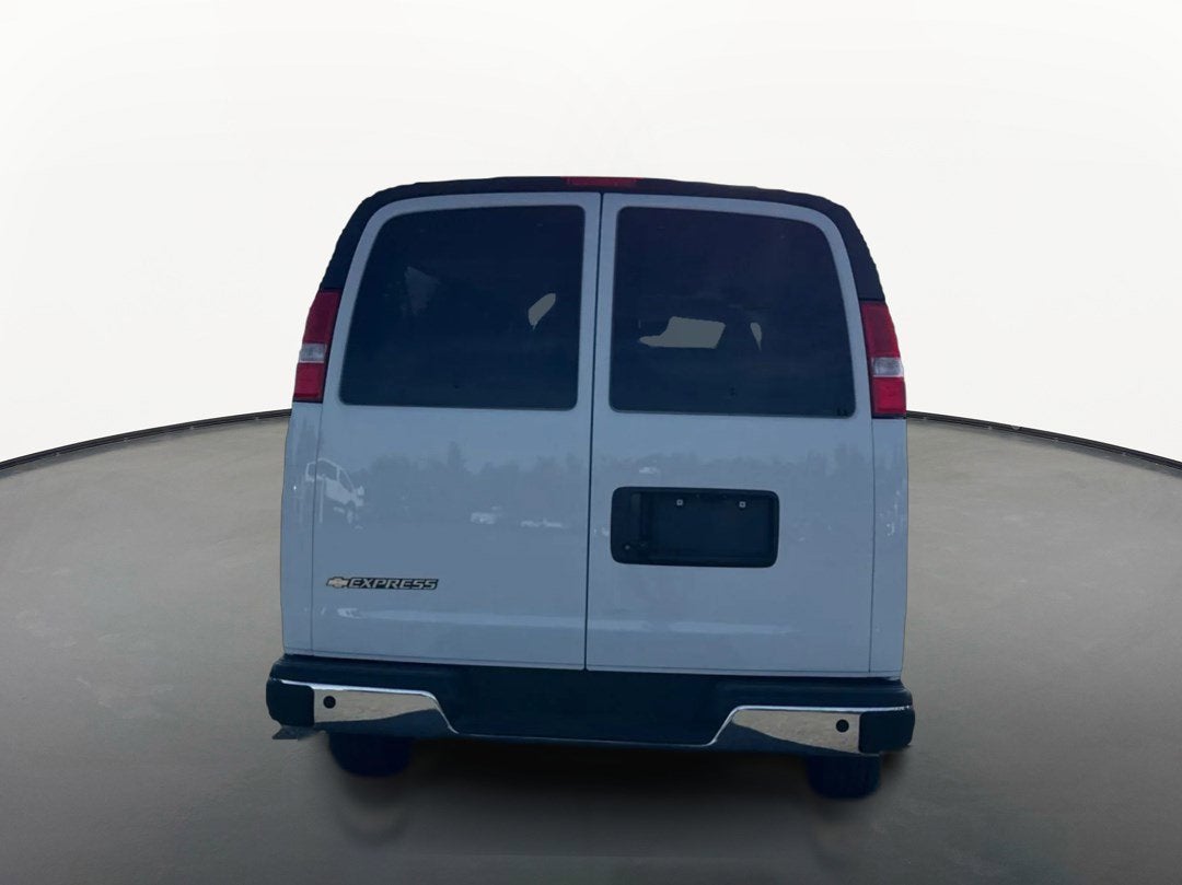 2025 Chevrolet Express Passenger 1LT