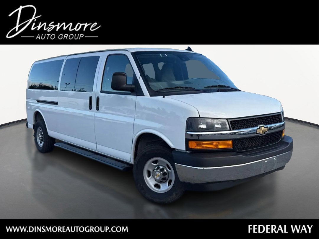 2025 Chevrolet Express Passenger 1LT