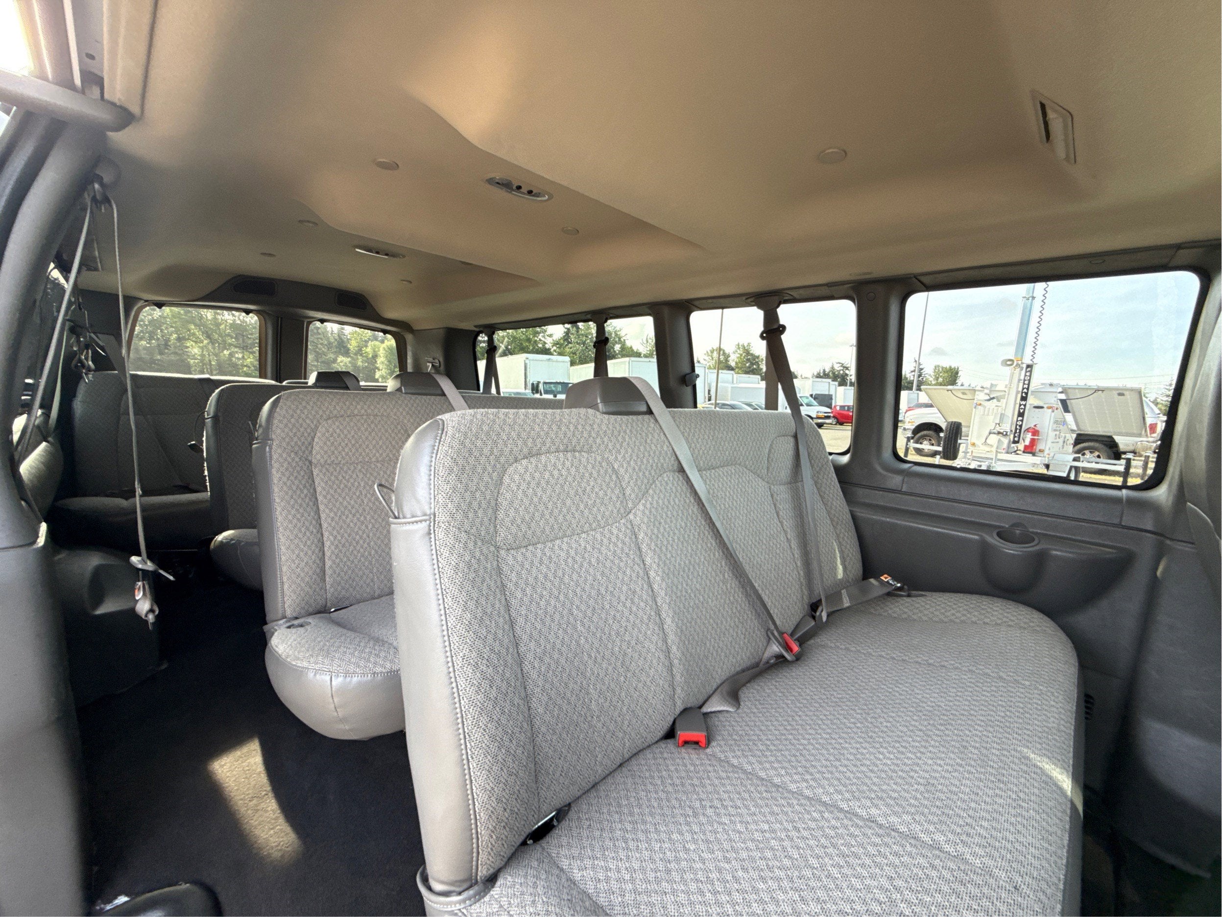2025 Chevrolet Express Passenger 1LT