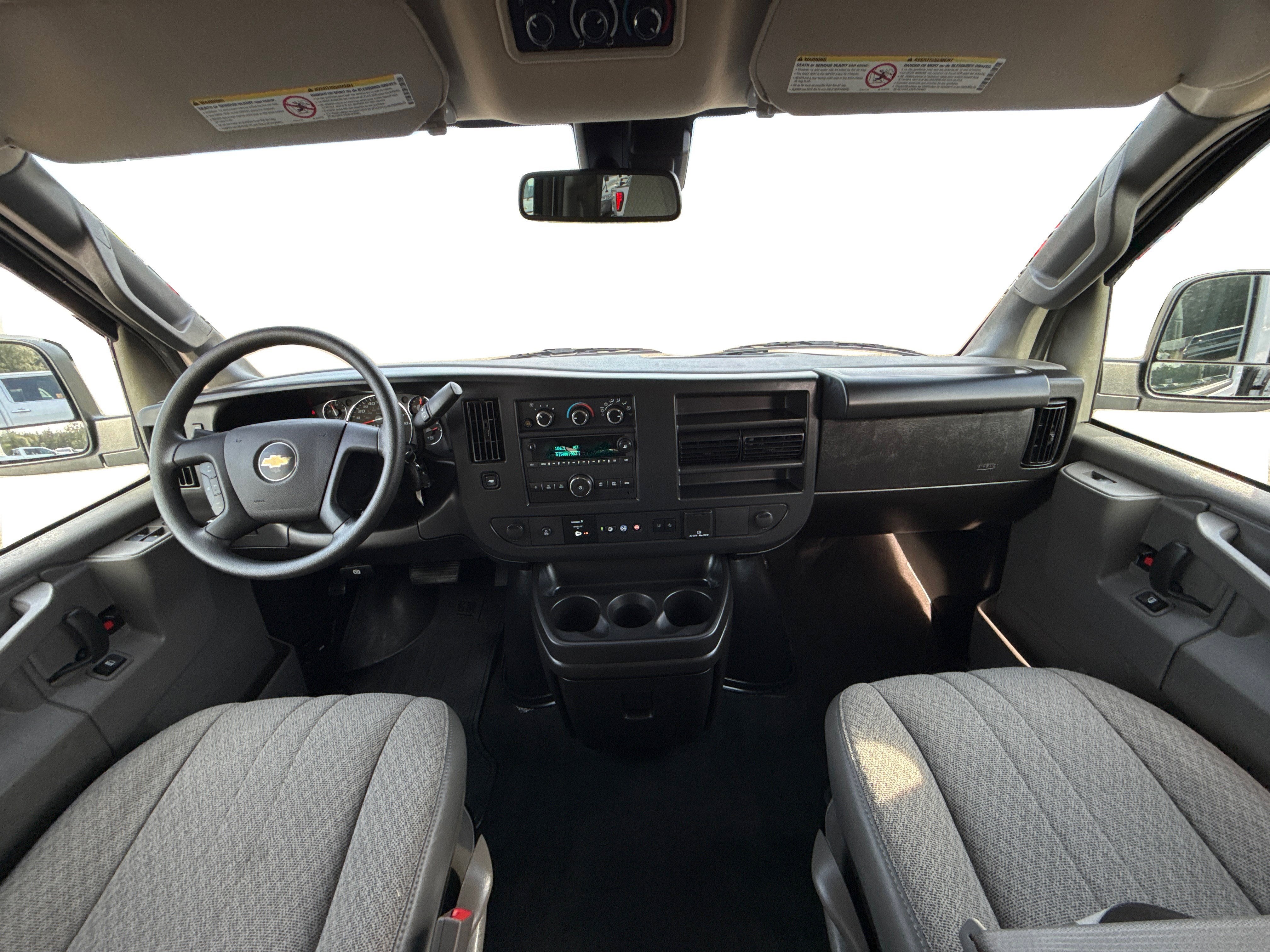 2025 Chevrolet Express Passenger 1LT