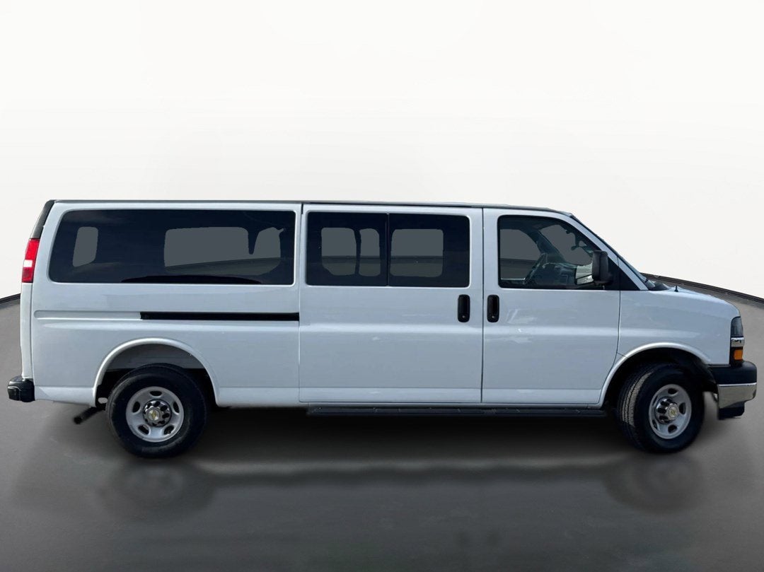 2025 Chevrolet Express Passenger 1LT