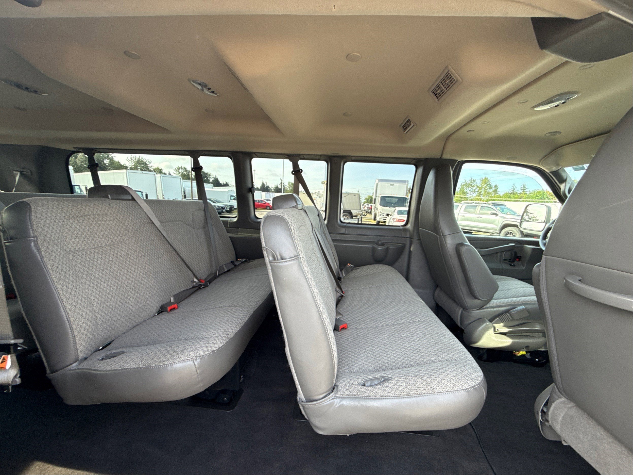 2025 Chevrolet Express Passenger 1LT