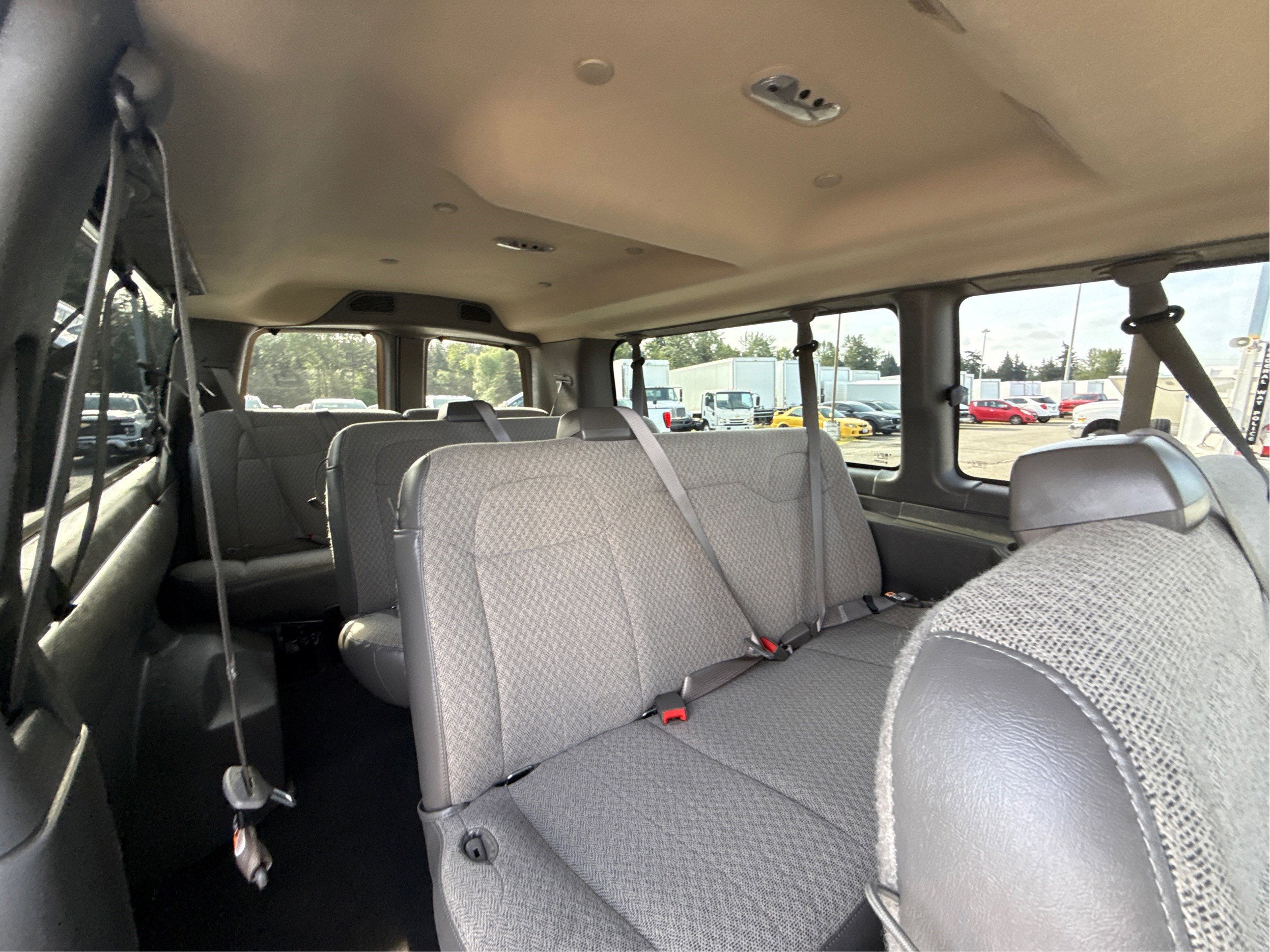 2025 Chevrolet Express Passenger 1LT