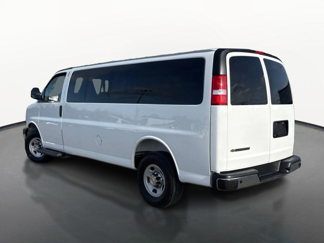 2025 Chevrolet Express Passenger 1LT