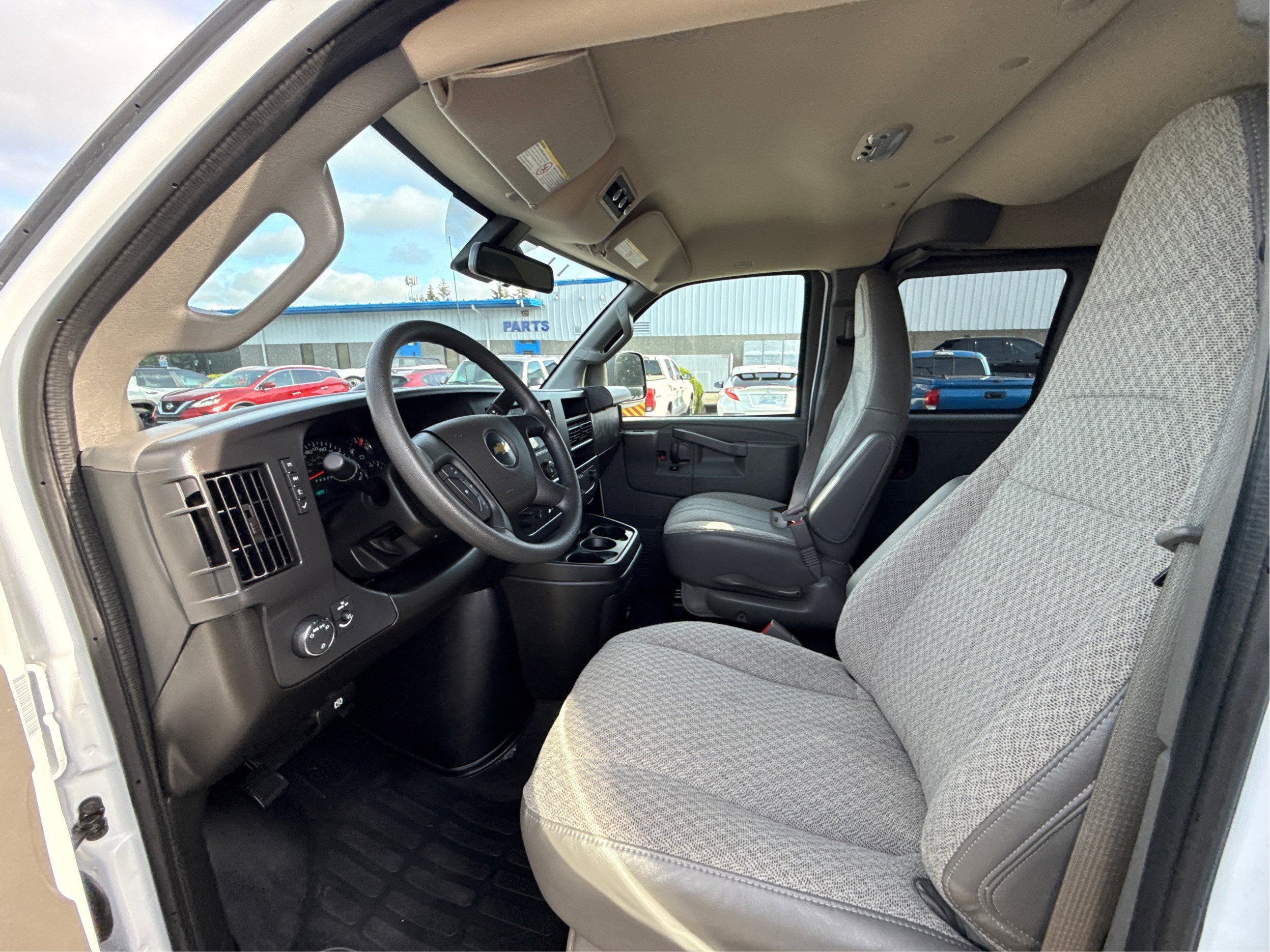 2025 Chevrolet Express Passenger 1LT