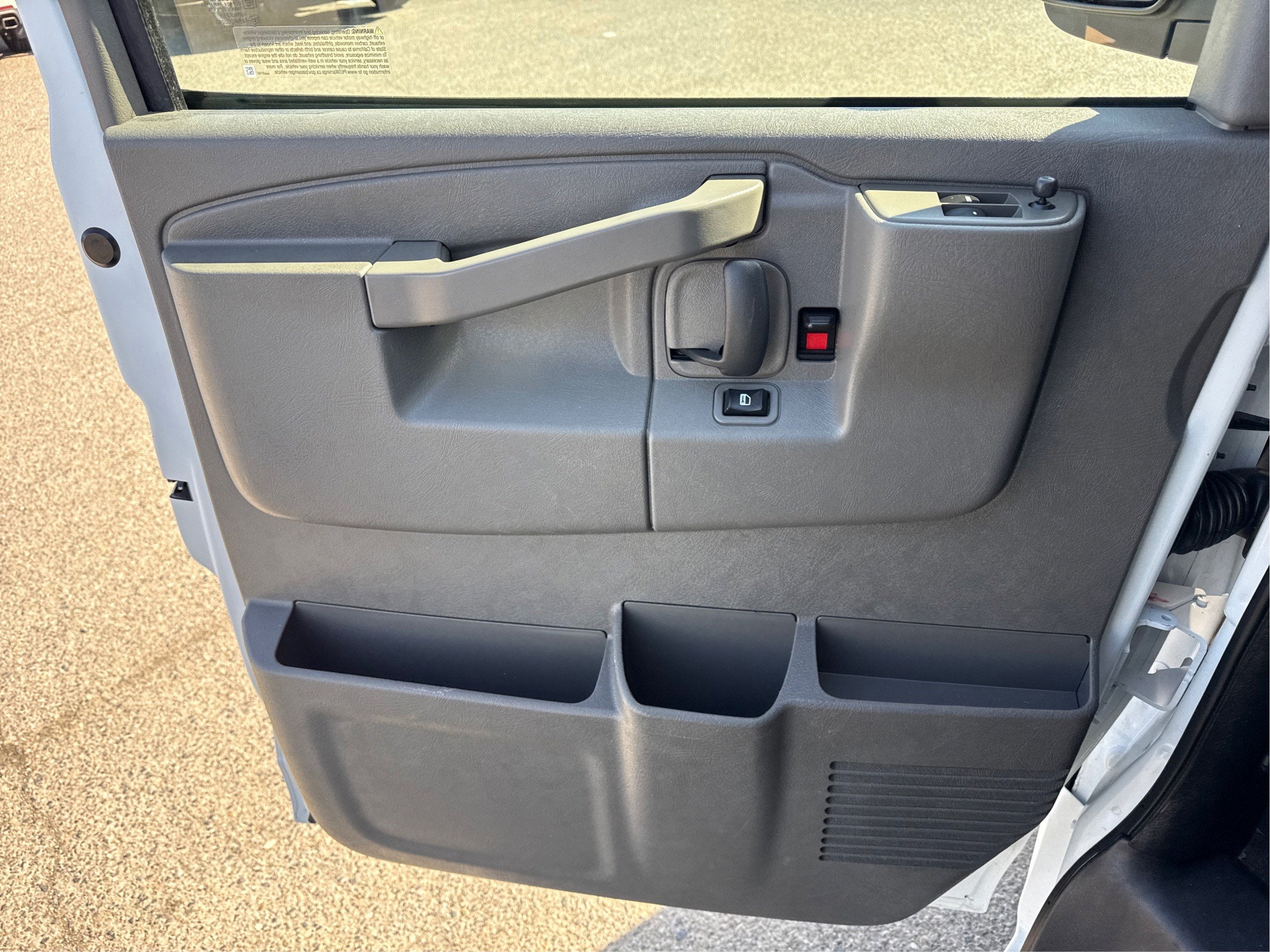 2024 Chevrolet Express Passenger 3500 1LT
